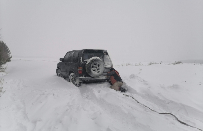 Вытащим автомобиль из снега в Иркутске