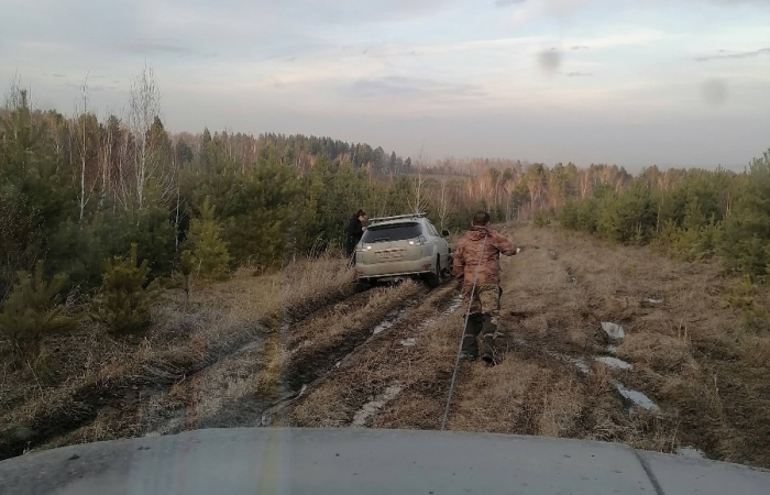 Вытащим автомобиль из кювета в Иркутске
